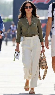 Mode Casual, Looks Street Style, Mode Inspo, Looks Style, White Pants, Office Outfits, Spring Summer Outfits, Outfits Casuales