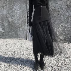 Jupe en tulle plissé patchwork noir Temperament Pleated Tulle Skirt, Gothic Y2k, Pleated Tulle, Trendy Skirts, Patchwork Skirt, Layered Skirt, 가을 패션, Color Street, Upcycle Clothes