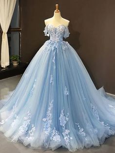 Ballkleid Ballkleider Blumenkleid Quinceanera Hofschleppe Kurzarm Herzausschnitt Spitze mit Falten Applikationen Blue Ball Gown, Ball Gown Prom Dress, Quinceanera Dresses Blue, Pretty Quinceanera Dresses, Strapless Evening Dress, Theme Dress, Long Prom Gowns, Blue Ball, Blue Evening Dresses