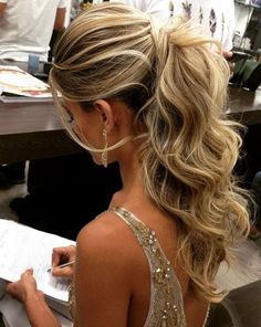 penteado festa preso rabo cavalo Long Hair 50, Diy Ponytail, Prom Tips, Hairstyle Ponytail, Free Hairstyle, Half Bun, Hairstyles Pictures, Ponytail Hairstyle, Tutorial Ideas