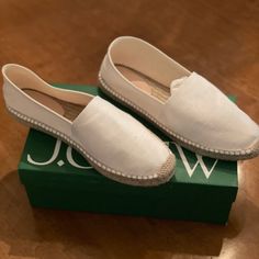 Brand New In Box! Espadrille Flats In Linen, Made-In-Spain Size: 9 Women's Color: Ivory Espadrille Flats, Linen Color, Flat Espadrilles, Espadrille Shoes, Color Ivory, White Cream, Woman Colour, Cream White, Espadrilles