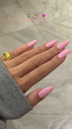 Plain Colour Nails Acrylic, Nails Inspo Almond Shape, Nail Inspo Solid Color, Nails Plain Color, Plain Colour Nails, Cassie Nails, Pastel Almond Nails, Coffin Nails Ombre, Vibrant Nails