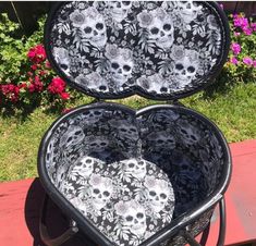 Diy Picnic Basket, Goth Picnic, Gothic Picnic, Basket Upcycle, Diy Picnic, Kei Visual, Summer Goth, Baby Bats, Diy Posts