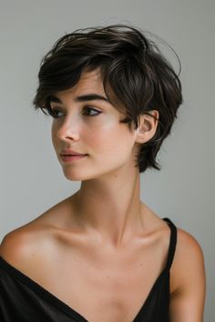 Simple Pixie Haircut, Short Womens Haircuts Pixie, 90s Short Haircuts For Women, Short Classy Haircuts For Women, Short Hair Women Pixie, Classy Pixie Haircut, Androgynous Short Hair, Short Girl Haircut, Short Hair Cuts For Women With Layer