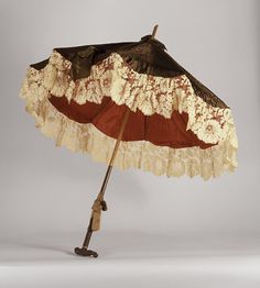 1880 Parasol Culture: American Medium: wood, metal, figured silk Victorian Accessories, 1880s Fashion, Chatelaine, Historical Clothing, Belle Epoque, Historical Fashion