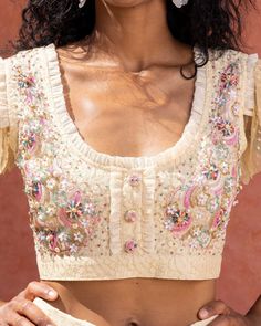 Lover Crop Top Vacation Swimwear, Look Rose, Beaded Top, Peek A Boo, Luxury Vacation, Fashion Luxury, Upcycle Clothes, Outfits Casuales, Cap Sleeve