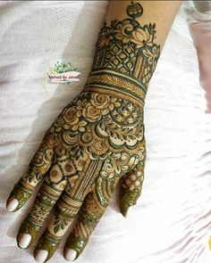 henna tattoo designs for hands and feet on the bride's hand, with intricate patterns