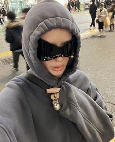 Y2k Cyberpunk, Stile Kylie Jenner, Futuristic Sunglasses, Balenciaga Sunglasses, Sunglasses Men, Mood Board Fashion, Future Technology, Fashion Hacks Clothes, Sunglasses For Women