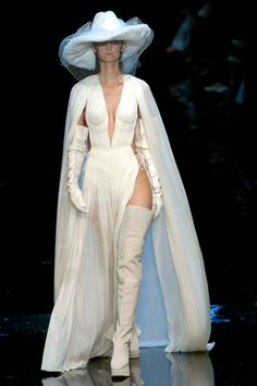 Galliano Wedding Dress, Extravagant Wedding Dresses, Jean Paul Gaultier Haute Couture, Gala Ideas, Haute Couture Paris, Wedding Dresses 2014, Winter Weddings, Beauty Queen