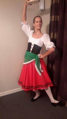 Tarantella costume Italian Costume Ideas Women, Italian Traditional Dress Women, Tauolunga Costumes, Italian Dance, Themed Party Outfits