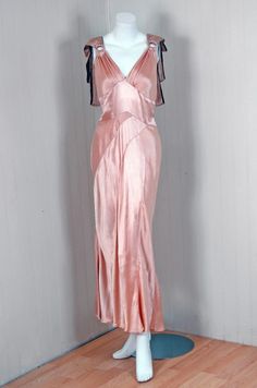 1930's Champange Pink Bias-Cut Satin & Fur Gown with Bolero, front view Fur Gown, 1930's Dresses, Grunge Kawaii, Vintage Fashion 1930s, 1930 Fashion, 1930's Fashion, 1930s Dress, 30s Fashion, Vintage Clothes Women