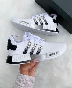 Adidas Girls Shoes, Bling Nike Shoes, Running Shoes Adidas, Adidas Outfit Women, Fresh Shoes, Hype Shoes, Adidas Outfit