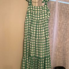 Brand New . Smoke Free Home . Green Casual Dress For Picnic, Casual Green Dress For Picnic, Casual Midi Dress For Picnic, Casual Midi-length Dress For Picnic, Chic Maxi Sundress For Picnics, Green Midi Dress For Picnic, Chic Maxi Sundress For Picnic, Green Sundress For Picnic, Green Maxi Dress For Spring Picnic