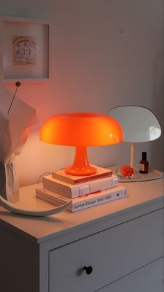 Retro vintage MCM modern mushroom lamp ambiant lighting furniture room decoration decor Korean Bedroom, Retro Living Room Decor, Retro Bedrooms, Retro Table Lamps, Retro Living Rooms, Room Deco, Mushroom Lamp