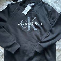 Calvin Klein Logo Black Crewneck Sweatshirt 240326bk Calvin Klein Crewneck, Calvin Klein Hoodie, Jeans And Hoodie, Calvin Klien, Black Crewneck Sweatshirt, Black Crewneck, Logo Black, Calvin Klein Men, Athletic Shirts