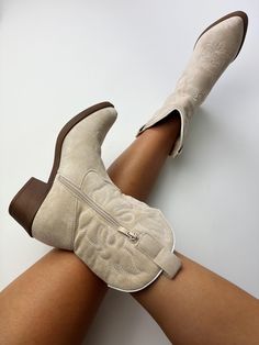 🤍Faster shipping on Diastudios.co.uk & discount code NEWBIE Standard fit Heel Height: 5cm Shaft Height: 20cm Fits Calves: 35-45cm circumference with stretch (custom calf boots available on Diastudios.co.uk) Material: Vegan Faux Suede  UK Sizing    *International customers please remember to convert your sizing to UK sizing on our size chart * Boots Beige, Western Ankle Boots, Boots Cowboy, Cowboy Western, Western Cowboy Boots, Calf Boots, Cowgirl Boots, Western Cowboy, Discount Code