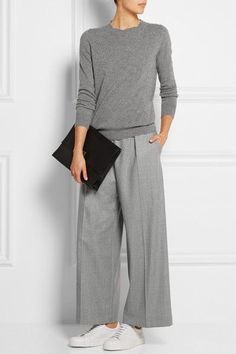 Minimalist Moda, Older Women Fashion, Women Fashion Edgy, Casual Wear Women, Gray Sweater