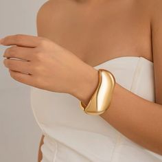 Classic Exaggerated Smooth Glossy Metal Wide Bangles - Irregular Geometric Aesthetic Jewelry for Women Discover the Classic Exaggerated Smooth Glossy Metal Wide Bangles, a striking piece of jewelry that combines bold design with timeless elegance. These wide bangles feature an irregular geometric shape and a smooth, glossy finish that catches the light beautifully, making them a standout accessory for any occasion. Crafted for women who love to make a statement, these bangles are available in bo Geometric Aesthetic, Festival Chic, Bangles For Women, Large Bracelet, Aesthetic Jewelry, Straw Bags, Silver Bangle Bracelets, Bold Design, Jewelry For Women