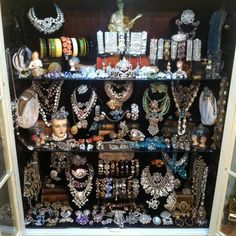 a display case filled with lots of jewelry