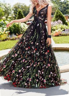 Elegant Romantic A-Line Flower Dress | Uniqistic.com Black Dress Floral, Gown Couture, Mnm Couture, Dress Couture, Trumpet Dress, Couture Candy, Vestidos Vintage, Mermaid Gown, Tulle Prom Dress