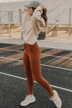 Athleisure Trend, Model Pose, Outfit Yoga, Paris Mode, Athleisure Women