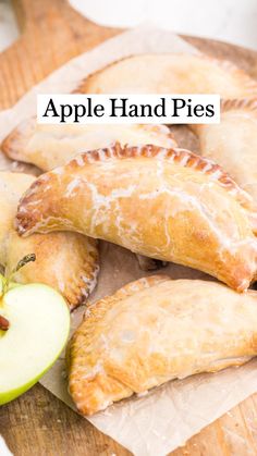 Apple Hand Pie Recipe, Hand Pie Recipes, Apple Hand Pies, Apple Turnovers, Apple Recipes Easy, Hand Pie, Apple Dessert Recipes, Apple Pies, Fritter Recipes