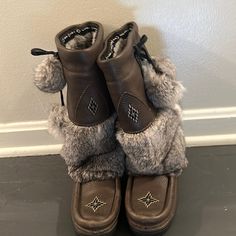 Boho Inuit Winter Boots Worn Just A Few Times Practically Brand New! Authentic Manitoba’s Mukluks. From A Dog Friendly Home Inuit Fashion, Inuit Boots, Traditional Winter Boots, Russian Boots, Inuit Clothing, Mukluk Boots, Snow Boots Women, Fur Boots, Cozy Outfit