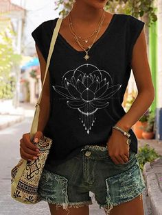 Product Name Mandala Lotus Hippie Print Women's Vest SPU 10196198 Gender Women Occasion Casual Material Cotton Please Note: All dimensions are measured manually with a deviation of 1 to 3CM      SIZE BUST SHOULDER LENGTH IN CM IN CM IN CM S 40.2 102 17.7 45 28.3 72 M 41.7 106 18.1 46 28.3 72 L 43.3 110 18.5 47 28.9 73.5 XL 45.7 116 18.9 48 28.9 73.5 2XL 48 122 19.3 49 29.5 75 3XL 50.4 128 19.7 50 29.5 75 4XL 52.8 134 20.1 51 30.1 76.5 5XL 55.1 140 20.5 52 30.1 76.5 Loose Clothing, Mode Boho, Exclusive Dress, Loose Outfit, Simplicity Patterns, Sleeveless Tank Top, Sleeveless Tank, Cotton Style, Womens Vest