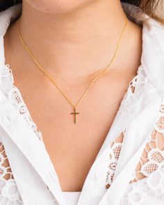 The best, simple cross pendant necklace that matches with anything and everything. Flaunt a minimalistic style to honor your faith in our plain cross necklace featuring an adorable gold cross pendant that dangles from a dainty chain. Simple and elegant, this piece pairs well with other fine necklaces. Cheap Yellow Gold Cross Necklace, Simple Gold Cross Necklace, Dainty Gold Cross Necklace, Gold Neckles, Cross Pendant Necklace Woman, Pretty Gold Necklaces, Dainty Cross Necklace, Cross Pictures, Christmas Board