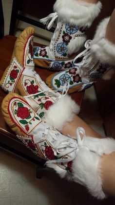 Gorgeous dancing boots Beaded Mukluks, Beaded Vamps, Native Moccasins, Beaded Gloves, Native American Moccasins, Native American Dress, Powwow Regalia, Indian Beadwork