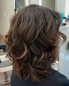 Short Haircut Styles For Wavy Hair, Short Haircuts For Slightly Wavy Hair, Layers On Short Wavy Hair, Naturally Wavy Short Hair Mid Length, Layers For Wavy Hair Short, Shag Wavy Hair Short, Wavy Short Thick Hair, Layers Short Wavy Hair, Wavy Layered Bob Medium