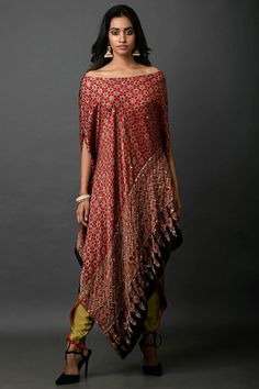 Ethnic Indo Western Outfits, India Fashion Women, How To Style Kaftan Dress, Indowestern Outfits Casual, Indo Western Outfit Ideas, Kaftan Set, Fancy Gown, Printed Kaftan, Maxi Design