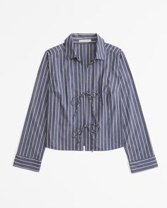 Classic long-sleeve shirt in a soft poplin fabric and relaxed-fit silhouette, with classic collar, curved hem and adjustable tie-front details. Button Ups For Women, Button Up T Shirt, Clothes Wishlist, Front Tie Shirt, Low Low, Women's Blouses, Abercrombie And Fitch, Front Tie Top, Low Iron