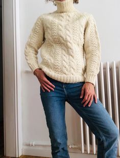 Handmade vintage off-white creamy chunky fisherman sweater, 100% virgin wool, made in Ireland. It has turtleneck and a classic fit, and it is really warm.  Its natural material, and geometric knit makes it timeless, and it will be a staple in your wardrobe forever. Plus it is really cozy and warm, perfect for this winter! Measurements: It is unisex, and it can fit sizes XS, S or M, depending on the desired fit. For your information, our model is a size S and measures 1'65 cm tall. Pit to pit: 48 cm Total length:  55 cm Condition: Very good condition, hardly used. Please let us know if you have any questions. It will be shipped within 48 hours with tracking number. RETURNS AND CANCELLATIONS: I gladly accept returns, exchanges, and cancellations Contact me within: 14 days of delivery Ship it Geometric Knit, Fisherman Sweater, Natural Material, Wool Sweater, Wool Sweaters, Cable Knit, Tracking Number, Jumper, Spain