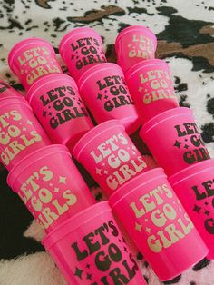 "Super cute hot pink \"Lets Go Girls\" cups featuring a cowgirl hat and custom names. Comes in three options: Black with pink names, Tan, or White. Skip the disposable cups and handwritten names and stock up on these for your next event! Perfect for Bach parties; themed parties or outdoor use at the pool or lake. Fully customizable with the names phrases and color schemes of your choice-simply put your requests in the personalization section at checkout. Feel free to message to bounce around ide 21st Birthday Party Themes For Her, Cowgirl Party Ideas For Women, Sweet Sixteen Cowgirl Theme, Sweet 16 Cowgirl Theme, Pink Cowprint Birthday Party, Shania Twain Birthday Theme, Pink Country Party, Pink Out Party Ideas, Neon Cowgirl Party