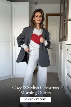 Start your Christmas morning in style with these cozy and festive outfit ideas! From chic pajamas to warm knitwear, these looks are perfect for opening presents and sipping cocoa by the tree. Explore holiday fashion trends, cute family outfit ideas and cozy winter loungewear. Click now to see outfit inspirations, discover holiday sleepwear styles, festive family photo outfit ideas and Christmas sweater looks to get ready to shine this Christmas morning with stylish holiday attire.