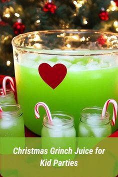 A vibrant green festive drink inspired by the Grinch, kids will adore it as a fun and refreshing Christmas party beverage. Grinch Snacks Christmas Treats, Grinch Drinks For Kids, Christmas Party Snacks For Kids, Party Food Ideas Christmas, Christmas Party At School, Kid Christmas Party Food, Christmas Party Food Ideas, Grinch Drink, Christmas Party Snacks