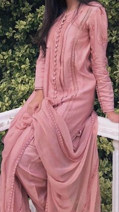 Shalwar Kameez Pakistani Girls Design, Lace Dress Designs Pakistani, Pakistani Girls Dresses, Dress Stitching Ideas, Woman Sewing, Morning Skincare Routine, My Daily Routine, Stitching Ideas