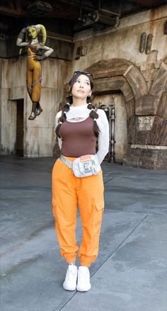 Star Wars Rebels - Hera Syndulla Disneybound 💚 Find me on TikTok and IG: @traciemegumi for more fits! 🌟 #starwars #starwarsrebels #herasyndulla #disneybound #disneyoutfit #tanktopoutfit #batuu #galaxysedge Star Wars Inspired Outfits Ahsoka Tano, Star Wars Closet Cosplay, Star Wars Casual Cosplay, Hera Syndulla Costume, Comicon Outfit Casual, Hera Disneybound, Hera Inspired Outfits, Star Wars Inspo Outfits, Modern Star Wars Outfit