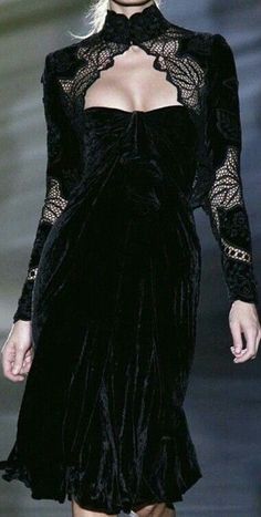 Dark Velvet Dress, Velvet Dress Runway, Ethereal Goth, Velvet And Lace Dress, Velvet Long Sleeve Dress, Velvet Lace Dress, Crushed Velvet Dress, Runway Fashion Couture, Mode Chanel