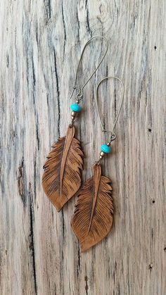 Art Du Cuir, Diy En Cuir, Leather Feather Earrings, Handmade Leather Jewelry, Diy Leather Earrings, Fimo Jewelry, Kidney Bean, Earrings Feather, Amethyst Studs