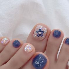 Cute Pedicure Designs, Toe Nail Design, Nail Polish Art Designs, Sheer Nails, Minimal Nails Art, Gel Toe Nails, Golden Nails