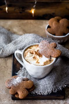 hot chocolate with marshmallows and ginger cookies in a mug on a tray