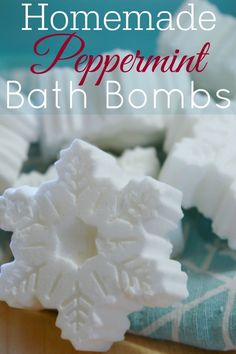 These adorable homemade peppermint bath bombs are really easy to make and use natural ingredients like essential oils. They make a great Christmas gift or a party favor for a Frozen themed party. #ad Homemade Toiletries, Easy Homemade Christmas Gifts, Bath Bomb Recipes, Frozen Theme Party, Christmas Planning, Holiday Scents, Homemade Bath Products, Christmas Pins, Homemade Christmas Gifts