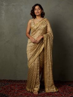 Gold Rohira Saree With Unstitched Blouse by Ri.Ritu Kumar, available on Indiaspopup.com Gold Silk Saree, Golden Saree, Peach Saree, Floral Print Sarees, Ritu Kumar, Set Saree, Sarees Silk, Saree Gown, Gold Silk