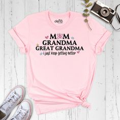 a pink t - shirt with the words mom, grandma and great grandma on it