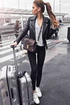 Fall Travel Outfit, Comfy Fall Outfits, Look Legging, Black Leather Leggings, Leather Jacket Outfits, Mode Casual, Airport Outfit, Mode Inspiration, Autumn Fashion Women