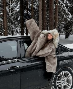 Fur Coat Photoshoot, Slavic Aesthetic, Visual Photography, Latest Winter Fashion, Ski Aesthetic, Snow Photoshoot, Car Christmas, Winter Fur Coats, Stylish Winter Outfits