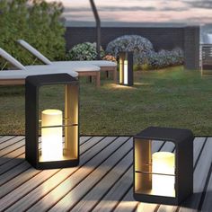 some lights that are sitting on a wooden floor in the middle of a lawn area