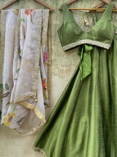 Organza Hand Painted Dupatta, Green Sequin Lehenga, Off Shoulder Lehenga, Painted Dupatta, Pearl Border, Sequin Lehenga, Raw Silk Blouse, Green Color Combinations, Lehenga Saree Design